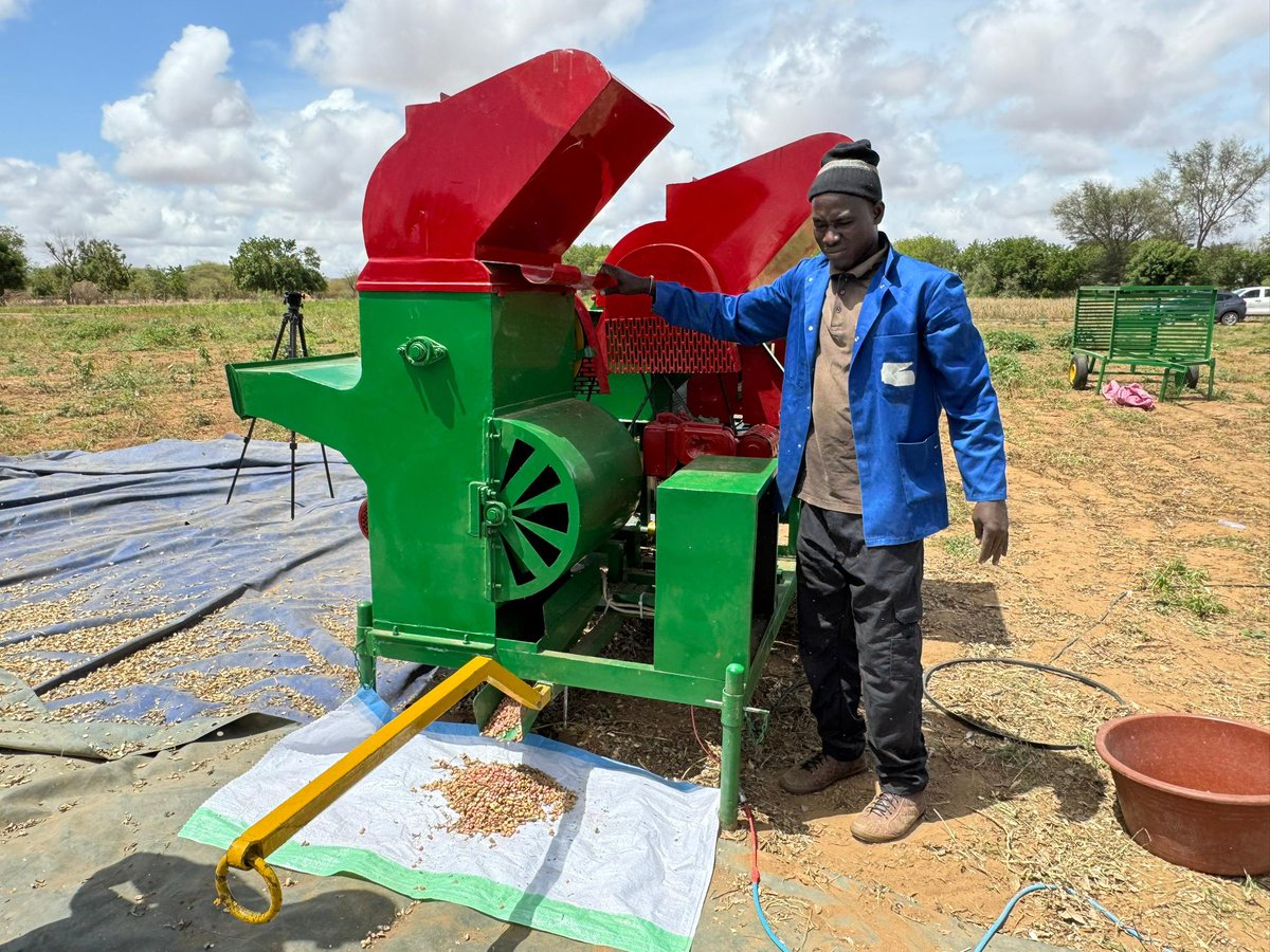 UNUINRA's tweet image. A major sector that requires the implementation of green solutions is the agricultural sector.
By combining clean energy powered agritech with innovative #agric practices,Africa’s agric sector will be more sustainable while promoting green jobs.
#INFoCAT #innovation #gogreen