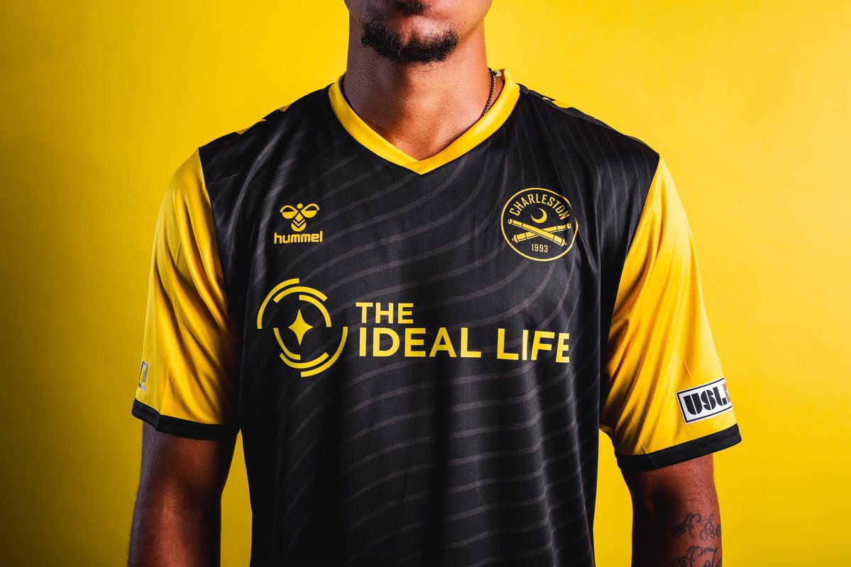 andresNadf's tweet image. ¡RUBIO Y LA NUEVA EQUIPACIÓN DEL CHARLESTON BATTERY! 🟡⚫️
Nuestro legionario Rubio Rubin 🇬🇹 en la presentación del cuarto uniforme edición especial para el partido de Copa de este sábado.
⚽️ Enfrentarán a Tampa Bay a las 5.30pm 🏆