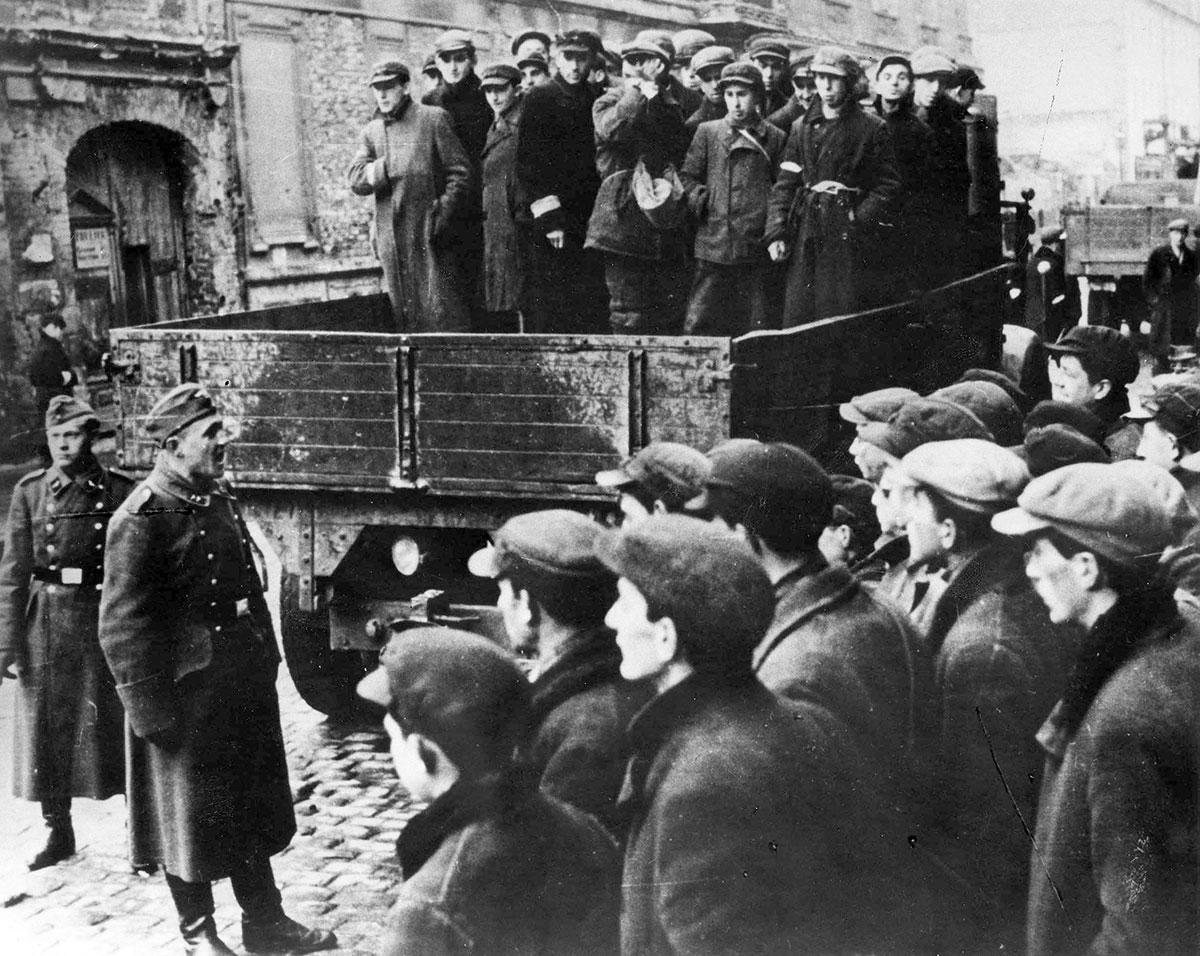 yadvashem's tweet image. In defiance of Nazi orders, Adam Czerniakow (chairman of the Warsaw ghetto Judenrat) refused to prepare the lists of persons slated for deportation
Instead, he committed suicide #OTD 23 July 1942
Learn more about the Warsaw ghetto: ow.ly/3tA750Alxpo