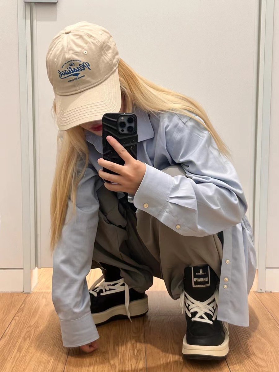 #四爱女攻 #4i 
瘫在家里好几天了，回忆一下自己的金毛时候吧，什么时候再能回到这个皮肤呜呜呜