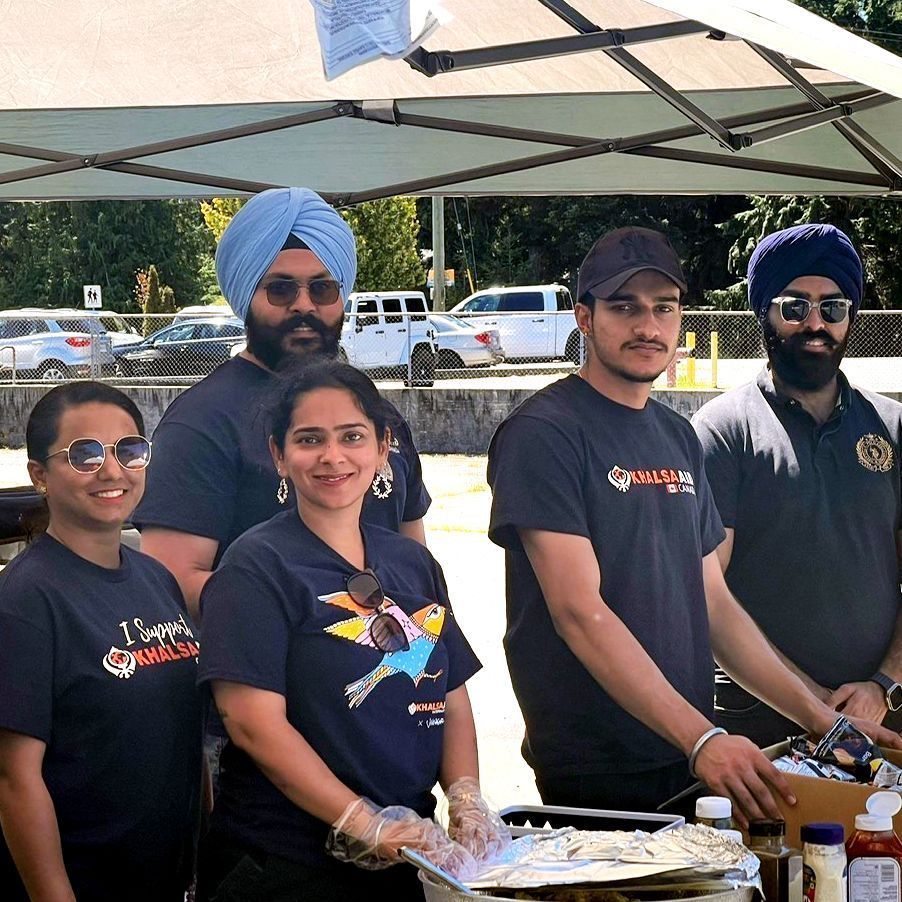 BCFMWU's tweet image. Capt. Gurpreet Singh Bajwa represented BCFMWU at the Nuu-chah-nulth Picnic in the Park with Khalsa Aid Nanaimo, in Port Alberni July 12. The event brought families together for food, culture and connection. 🧡 #UnionProud #CommunityCare