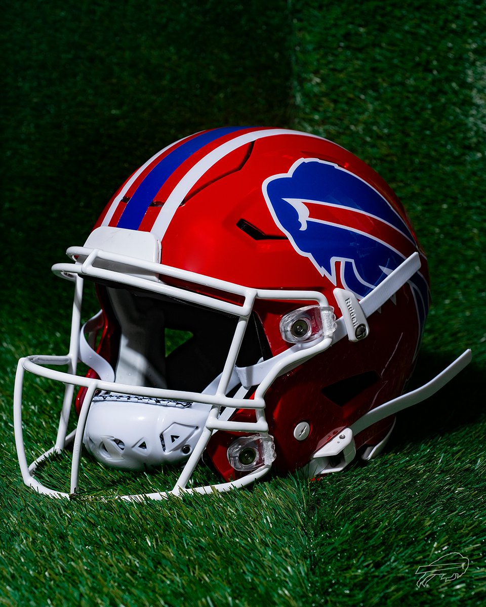 NFLUKIRE's tweet image. They're back! 🔴
The @BuffaloBills will wear throwback red helmets for the final regular season game at Highmark Stadium! 🦬