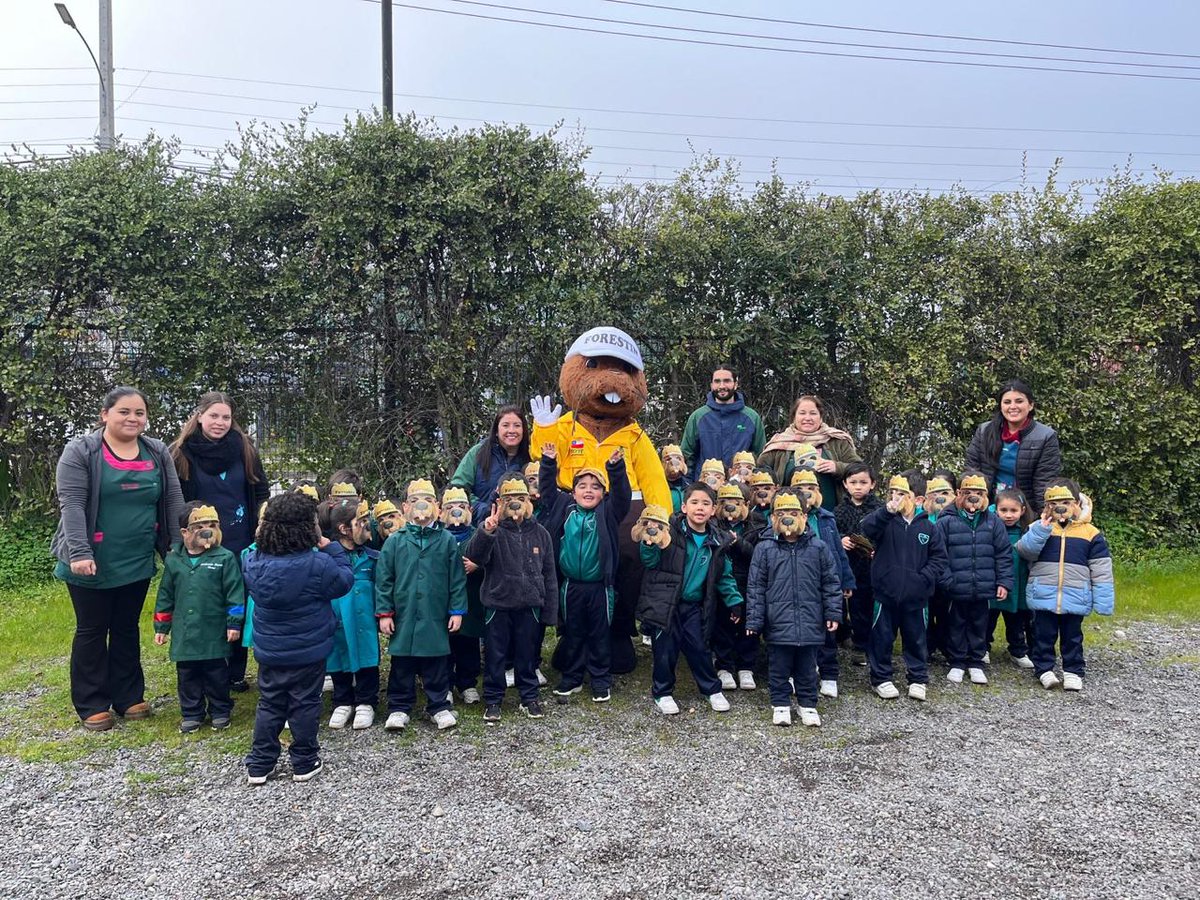 conaf_ohiggins's tweet image. Junto a Forestín realizamos una charla de educación ambiental para sexto básico del Colegio Angostura de la comuna de San Fernando y junto a las y los más pequeñitos, participamos en una plantación simbólica, reforzando nuestro mensaje de #PREVENCIÓN de #IncendiosForestales