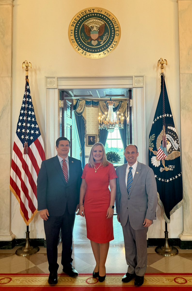 RepHouchin's tweet image. Last night, @HouseGOP joined President Trump at the White House to celebrate six months of historic wins:
✅ One Big Beautiful Bill passed
✅ Rescissions package delivered
✅ Prices down, jobs up
✅ Border crossings at historic lows
✅ American energy unleashed
✅ Gas prices &…