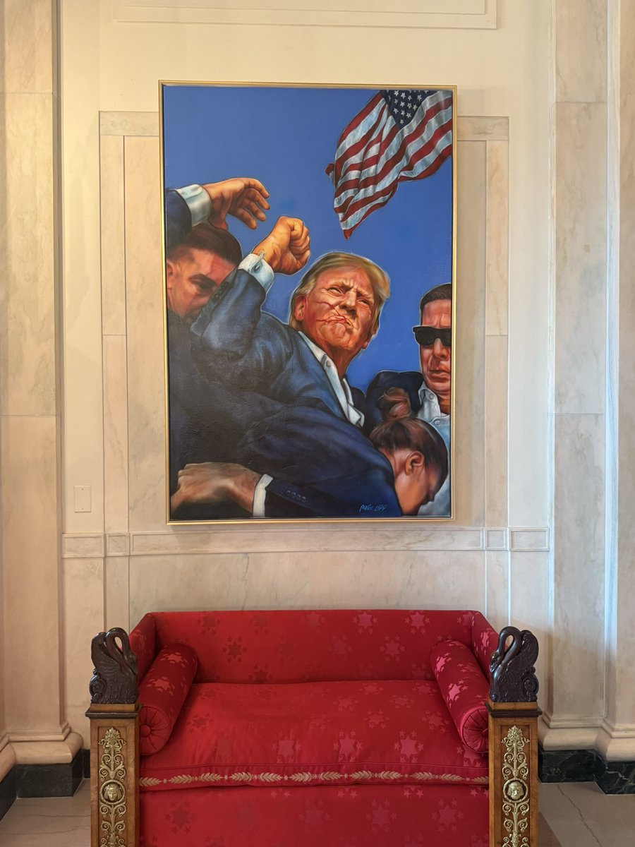 RepHouchin's tweet image. Last night, @HouseGOP joined President Trump at the White House to celebrate six months of historic wins:
✅ One Big Beautiful Bill passed
✅ Rescissions package delivered
✅ Prices down, jobs up
✅ Border crossings at historic lows
✅ American energy unleashed
✅ Gas prices &…