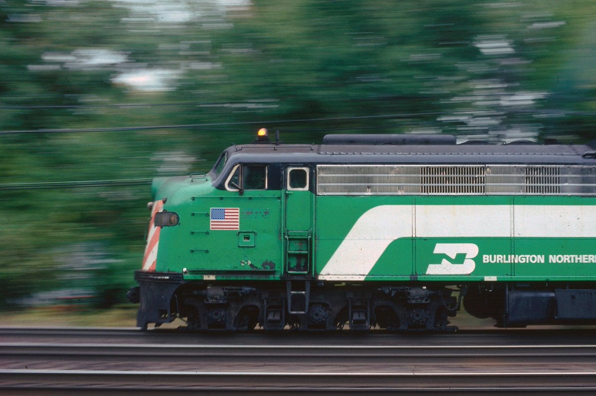 ThunderWolf08's tweet image. Good morning!
BN Commuter, Riverside IL
Β©Dave Allenson 1991