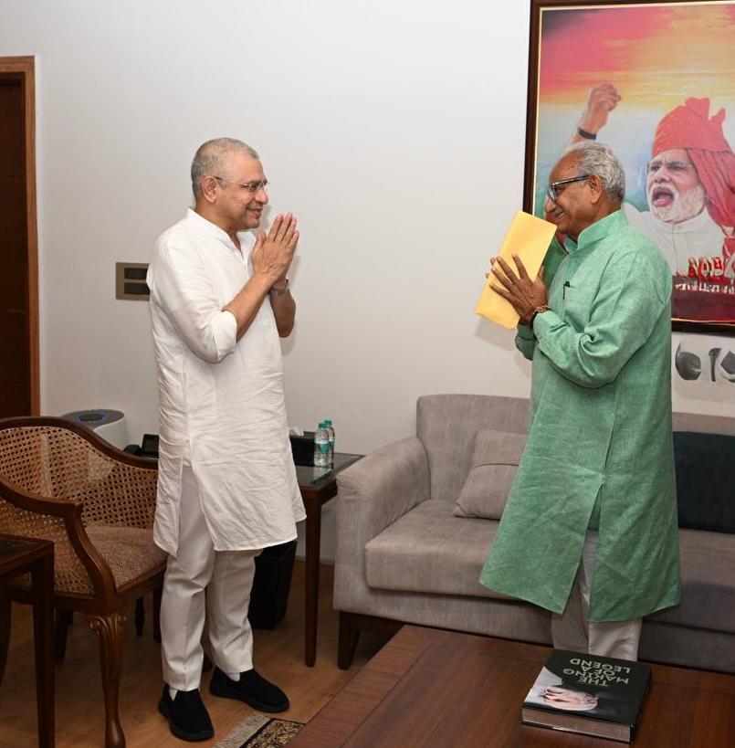 Rajendra Gehlot (@rajendra_gehlot) on Twitter photo आज दिल्ली स्थित रेल भवन में माननीय केंद्रीय रेल मंत्री श्री अश्विनी वैष्णव जी से सौजन्य भेंट कर राजस्थान सहित मारवाड़ क्षेत्र से जुड़े कई महत्वपूर्ण रेल प्रोजेक्ट्स पर विस्तार से चर्चा हुई। आज दिल्ली स्थित रेल भवन में माननीय केंद्रीय रेल मंत्री श्री अश्विनी वैष्णव जी से सौजन्य भेंट कर राजस्थान सहित मारवाड़ क्षेत्र से जुड़े कई महत्वपूर्ण रेल प्रोजेक्ट्स पर विस्तार से चर्चा हुई।