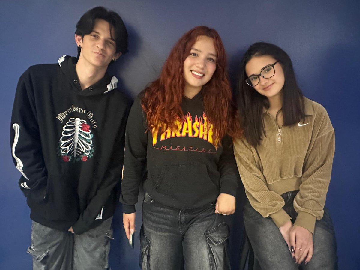 palmettoadult's tweet image. Celebrating the end of summer at Bird Bowl with the best SMA students! Summer camp has been fantastic for making friends, building relationships, and learning new skills!

@MDCPS @suptdotres @mantilla1776 

#YourBestChoiceMDCPS
#TuMejorOpcónMDCPS