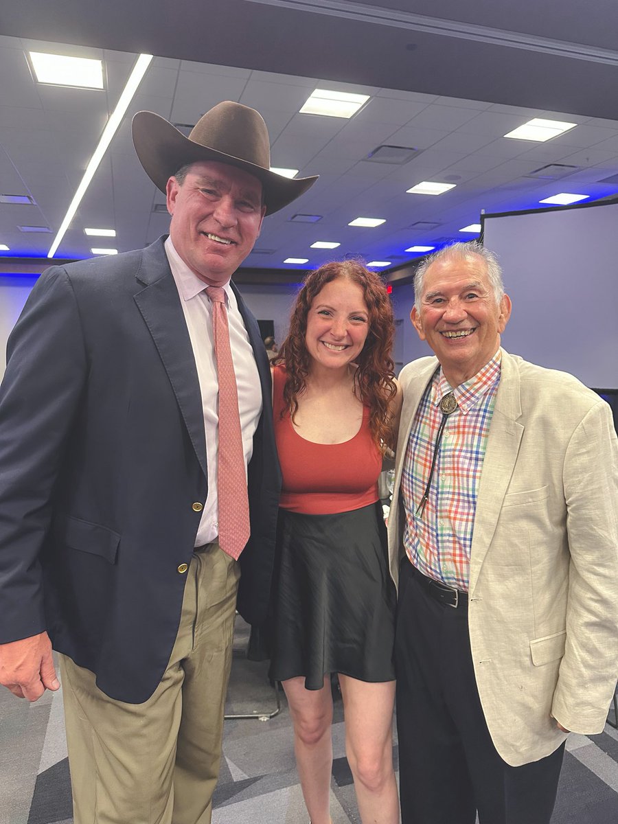 Rebecca_Roper_'s tweet image. Well… that’s a wrap. The final event of my time at the Dan Gable Museum is in the books—and so is my chapter there.
I stood in front of 300+ people Friday night at the TNTHOF banquet and gave a speech without puking (huge win for me & my anxiety 😅).
@realboogey called me “the…