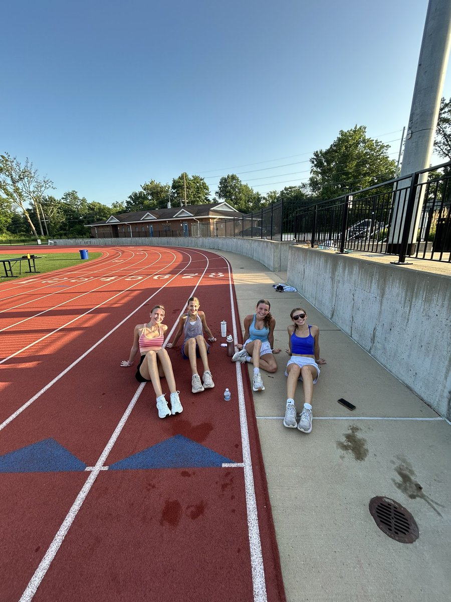 spewaktraining's tweet image. The Dream Team met at 6 am this morning to tackle their summer miles in the middle of a heat advisory! We had a blast pushing hard this morning &amp;amp; sweating even more. Super proud of these girls! #spewaktraining #runstl #onlinerunningcoach #stlrunner