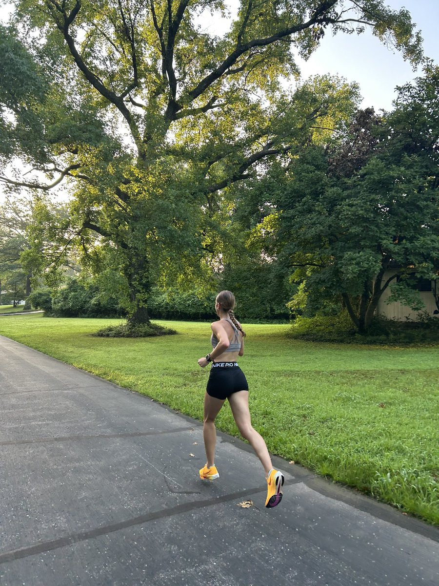 spewaktraining's tweet image. The Dream Team met at 6 am this morning to tackle their summer miles in the middle of a heat advisory! We had a blast pushing hard this morning &amp;amp; sweating even more. Super proud of these girls! #spewaktraining #runstl #onlinerunningcoach #stlrunner