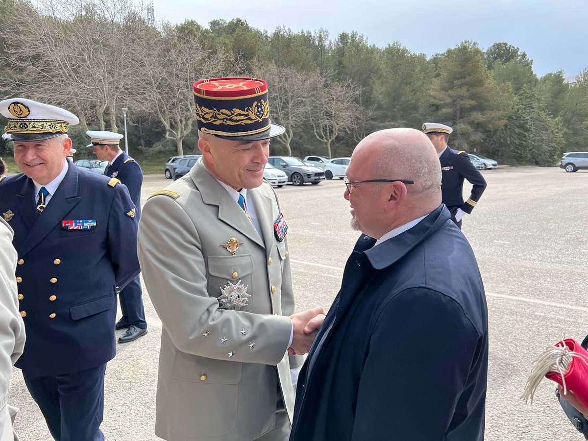 Boccaletti83's tweet image. Saluer le départ d’un chef, c’est reconnaître le poids de la mission. Merci au général Burkhard, @CEMA_FR, pour son engagement à la tête des armées.
Plein soutien au général Fabien Mandon, appelé à conduire nos forces dans un monde en recomposition.
Je resterai pleinement…