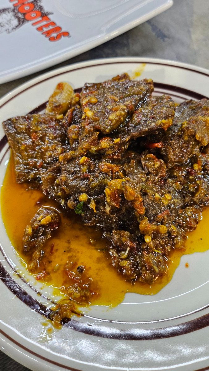 Halimikhairul1's tweet photo. Nasi kerabu tapi indon influence kot .dia punya sambal kelapa dah macam urap weh .sambal tumis budu dia lagi la ke tasik danautoba. Solok lada tu fahamla susah nak dapat lada solok kat jb ni but still big no la kan  .
                                                             . https://t.co/IPTNav57h7