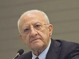 RRomani1973's tweet image. Vincenzo De Luca: “Nel PD per fare carriera bisogna essere imbecilli.”