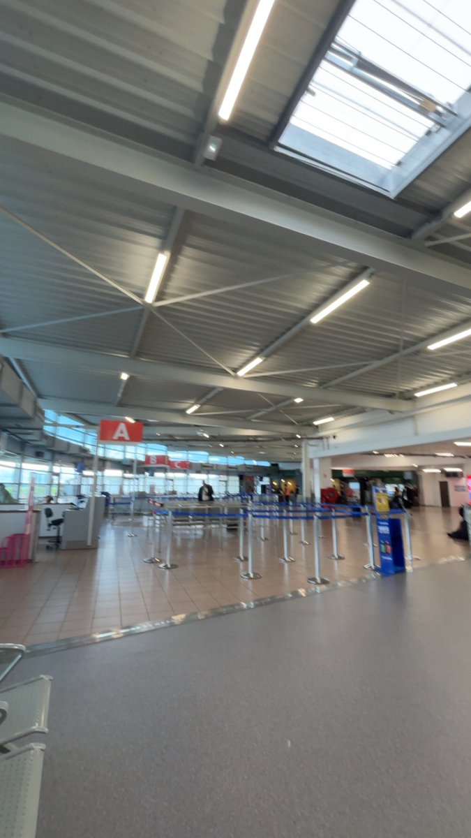 Shauns_Aviation's tweet image. And good evening from Paris Beauvais Airport! 

Through security in about 3 minutes, unfortunately no C3 scanners here!

I return home today on FR1861 at 19:10L (18:10IST)✈️

#aviation #avgeek #DublinAirport #Paris #BeauvaisAirport #ryanair #Dublin #Travel