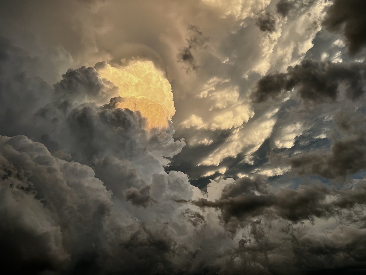 FalcnStormChase's tweet image. This is normal
#wxX #weather #storms #stormchasing
#FALCONWX