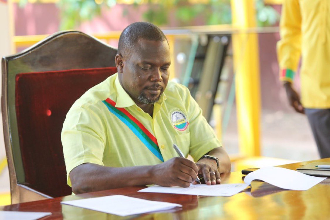 ChrisOchen1's tweet image. The most truthful and honest Secretary General of the mighty @NRMOnline party non other than Rt Hon @TodwongR
@SECRETARIAT001 @officenrmsg @BavuleOfficial