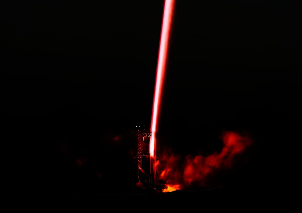 SpaceCosmicCrew's tweet image. I tried to replicate how a night starship launch would look like