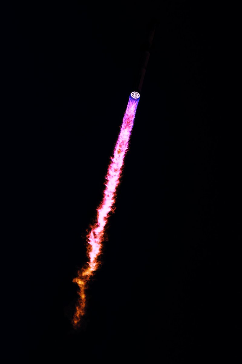 SpaceCosmicCrew's tweet image. I tried to replicate how a night starship launch would look like
