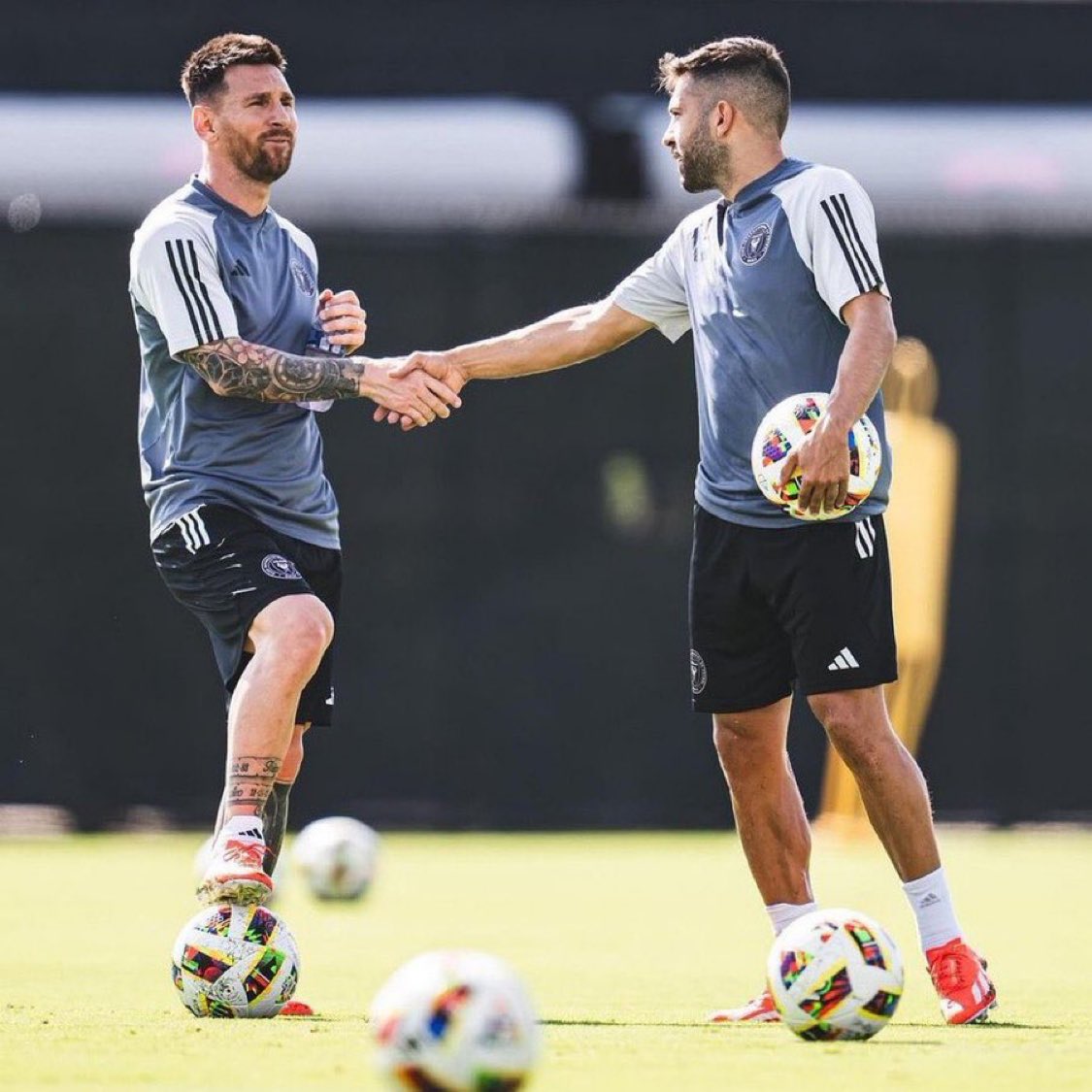 Intermiamicfhub's tweet image. 🚨BREAKING: Messi and Alba did not travel to Austin and will not be part of the MLS All-Stars. ❌
All that remains is to see if Inter Miami will provide a medical report to the league; otherwise, both will be suspended and will not face Cincinnati.
Via @Jarm21