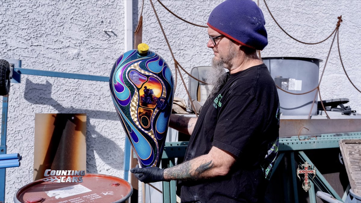 CountsKustoms's tweet image. Need some gold leaf on your next project? Of course you do! @RyanAtCounts applies just the right amount of shine to make these rides pop on the road. Contact us to get yours done at Count’s Kustoms! Email bikeprojects@countskustoms.com today. @DannyCountKoker #goldleaf