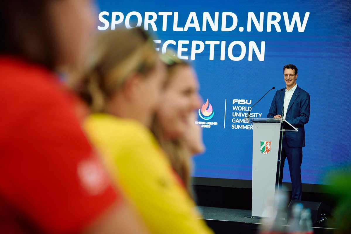 landnrw's tweet image. „Wir wollen Gastgeber für Olympische & Paralympische Spiele an Rhein & Ruhr werden.“ Mit diesen Worten hat MP @HendrikWuest den #SportlandNRW-Empfang am Rande der @FISU World University Games eröffnet. Im Fokus: Spitzensport & die Bedeutung internationaler Sport-Events für #NRW.