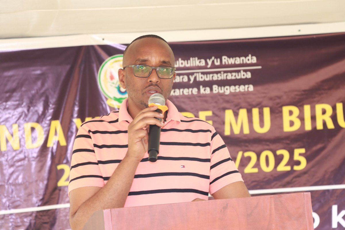 BugeseraDistr's tweet image. “Turifuza ko tugira urubyiruko n’abana barerwa neza, batozwa gukunda igihugu, baharanira kwigira no kugira uruhare rwabo mu iterambere ry’igihugu kandi babinyujije mu ndangagaciro z’umuco nyarwanda; cyane cyane za kirazira.”
Mayor @MutabaziRich atangiza gahunda #IntoreMuBiruhuko