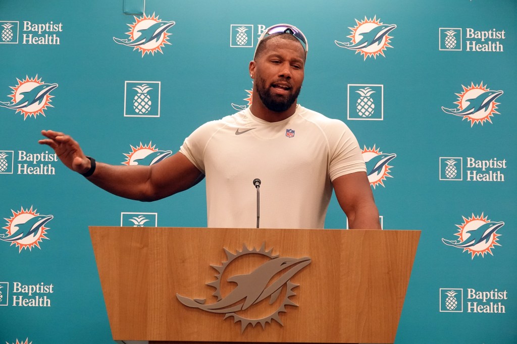 SSMiamiDolphins's tweet image. .@Chrisperk: Things are different at #Dolphins training camp, and it seems to be a good thing trib.al/ulaX0Wn #NFL