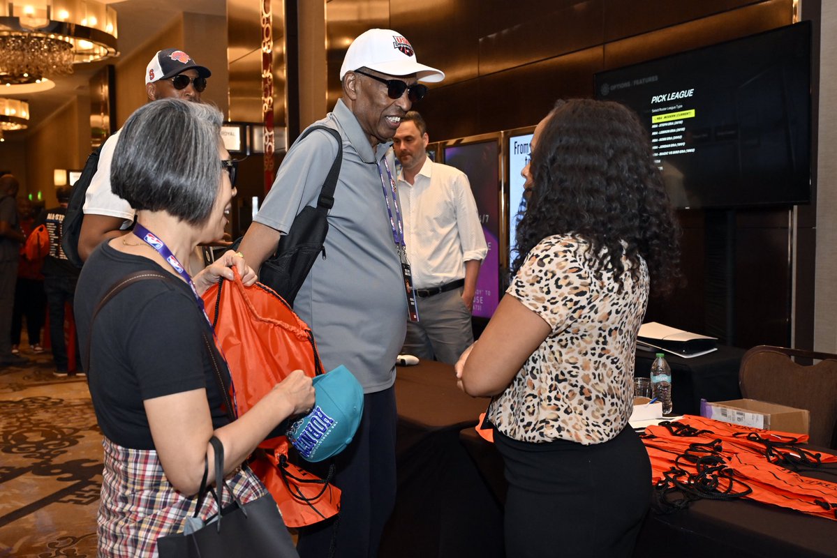 NBAalumni's tweet image. For nearly a decade, our partners at Wintrust have offered unparalleled financial guidance and services to our Legends, including in-person consultations at events like our 2025 #LegendsAnnualMeeting 🤝