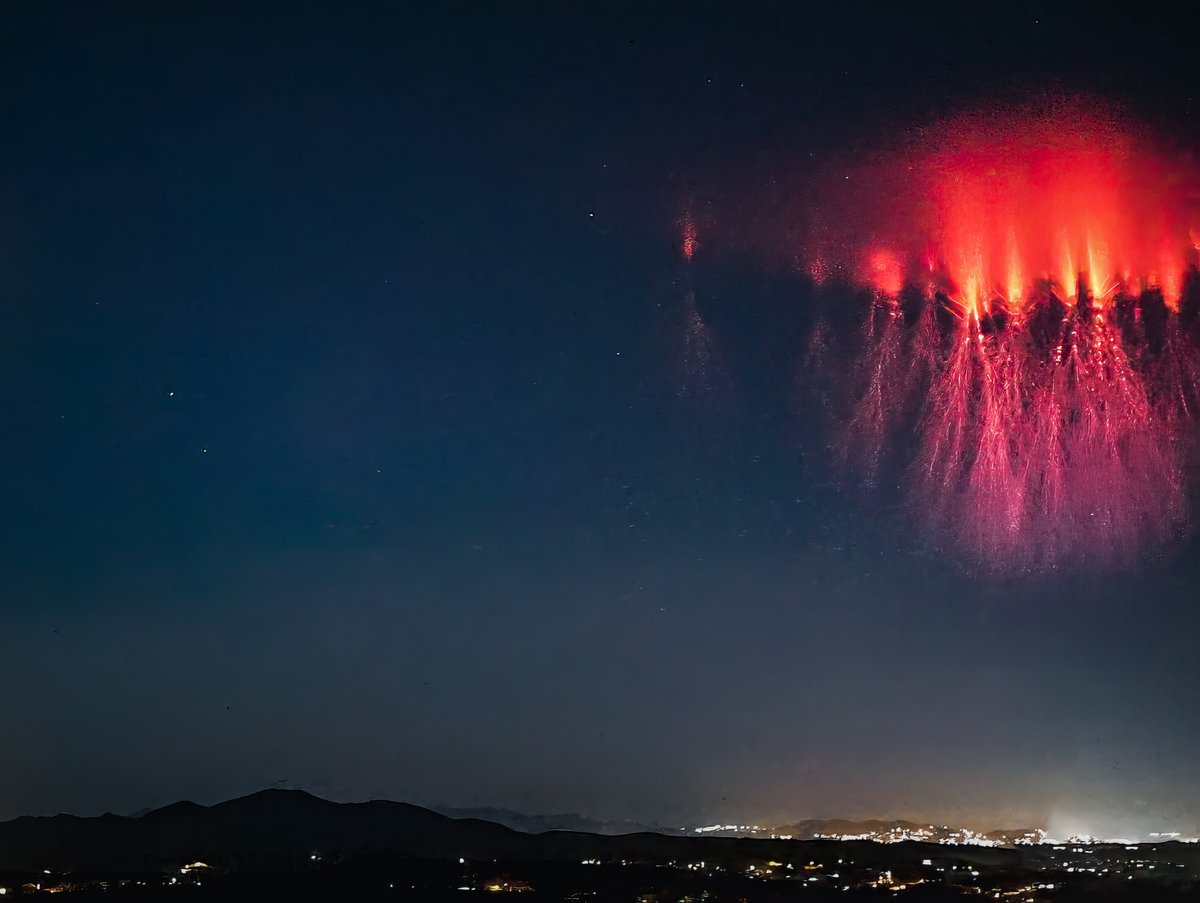 lorigracewx's tweet image. Hoping the next month of monsoon gives me another opportunity to capture giant jellyfish sprites like this one I captured while shooting south into Mexico from Rio Rico, Arizona on August 6, 2023. #azwx #sprites