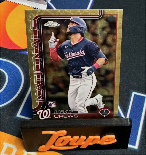 Topps's tweet image. JUST PULLED: Dylan Crews Rookie Chrome Superfractor 1/1 😱
Keep sharing your best 2025 Topps Chrome pulls!
(📸: hotcornerbreaks/IG)