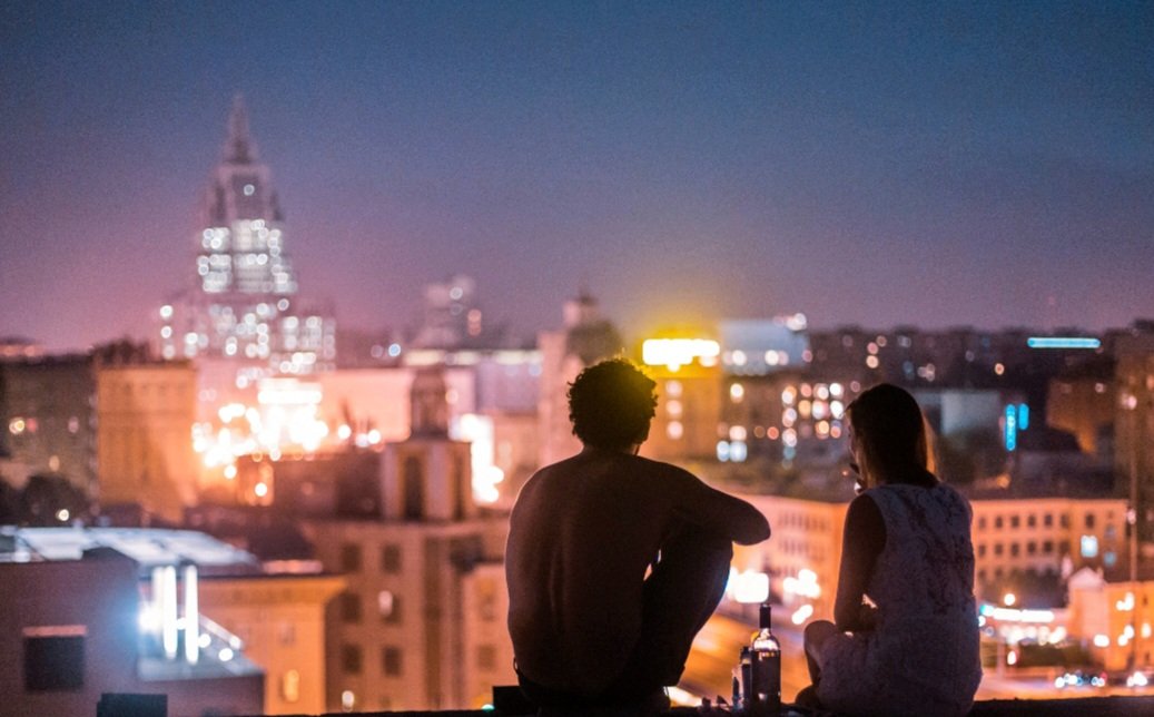 Sovint, seure i contemplar la vida, el món, pensar i reflexionar creiem és una pèrdua de temps. 
Jo cada vegada ho practico més, retrobar se amb un mateix  i  buscar aquella calma merescuda, mirant  l interior i exterior del que succeix al nostre voltant.  
Pensaments 🌻