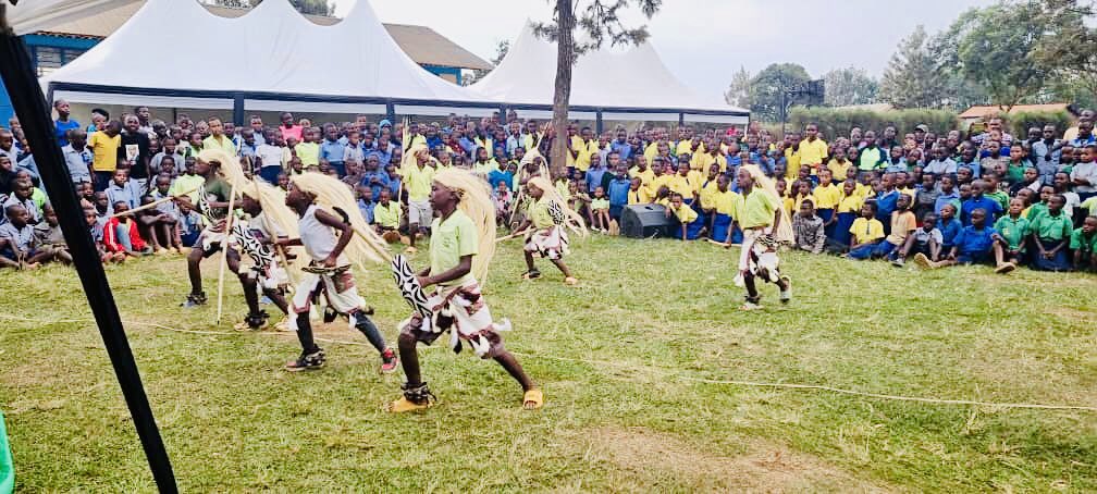Kayonza District (@kayonzadistrict) on Twitter photo Ku rwego rw'Akarere iyi gahunda yatangirijwe mu Murenge wa Rukara ku kigo cyβishuri cya GS Muzizi, yitabiriwe nβUmuyobozi wβAkarere Wungirije Ushinzwe Imibereho myiza <a href="/Harelimanajd/">J. Damascene</a> ari kumwe nβinzego zβumutekano. Ku rwego rw'Akarere iyi gahunda yatangirijwe mu Murenge wa Rukara ku kigo cyβishuri cya GS Muzizi, yitabiriwe nβUmuyobozi wβAkarere Wungirije Ushinzwe Imibereho myiza <a href="/Harelimanajd/">J. Damascene</a> ari kumwe nβinzego zβumutekano.