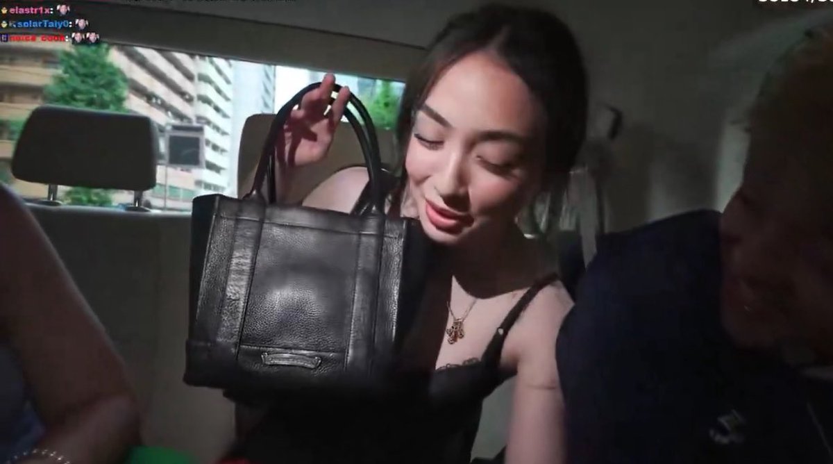 yoxics's tweet image. FaZe Banks gifted Sakura a $9,000 Chrome Hearts bag as a sorry for the misunderstanding between them 鉂わ笍