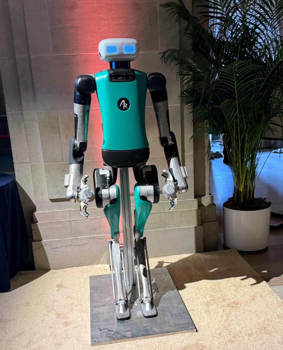 YatesComms's tweet image. Solid turnout for the Hill and Valley Forum, robot and human… Thank you @jacobhelberg for convening and we look forward to @POTUS remarks on Winning the AI Race!