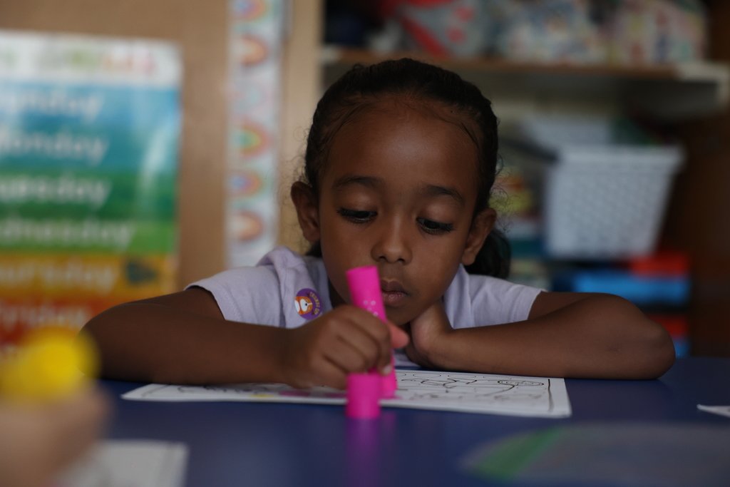 Kindercamp students enjoyed many fun activities including using paint markers on coloring pages. Great job on your artwork! 🎨🖌️