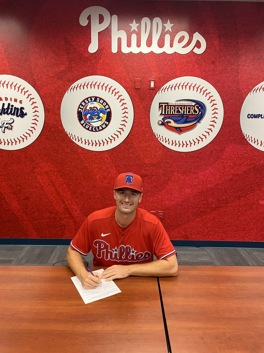 RacersBaseball's tweet image. 🔥 America’s Leadoff Man is heading to Philly!
Congrats to @Jhog_8 on signing a professional contract with the @Phillies!
#GoRacers🏇