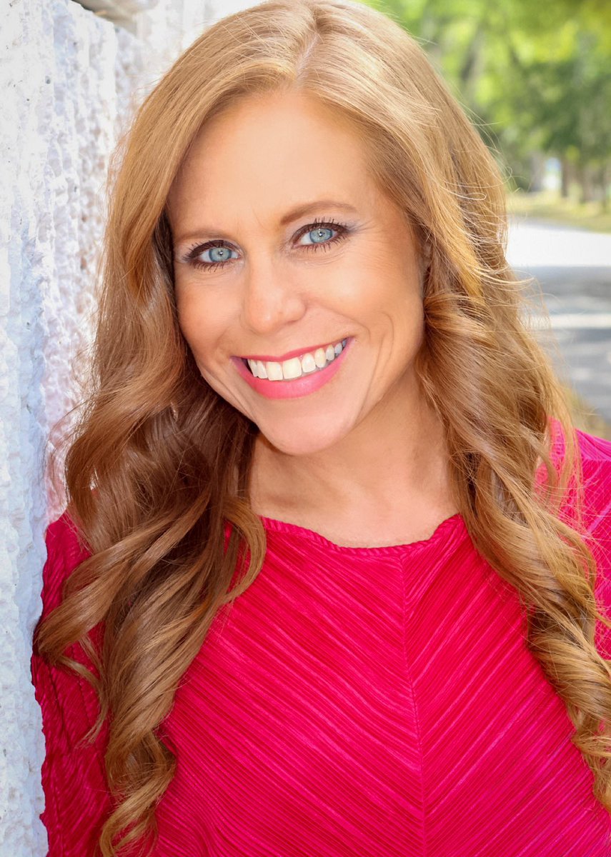 Please RT! 

Looking for a seasoned copywriter? ✍🏻 

I bring 16 years of diverse content marketing experience to the table. 

View my work and drop me a line! 

🔗 kimwackerportfolio.com 

#writer #copywriter #freelancewriter #ContentMarketing #WritingCommunity