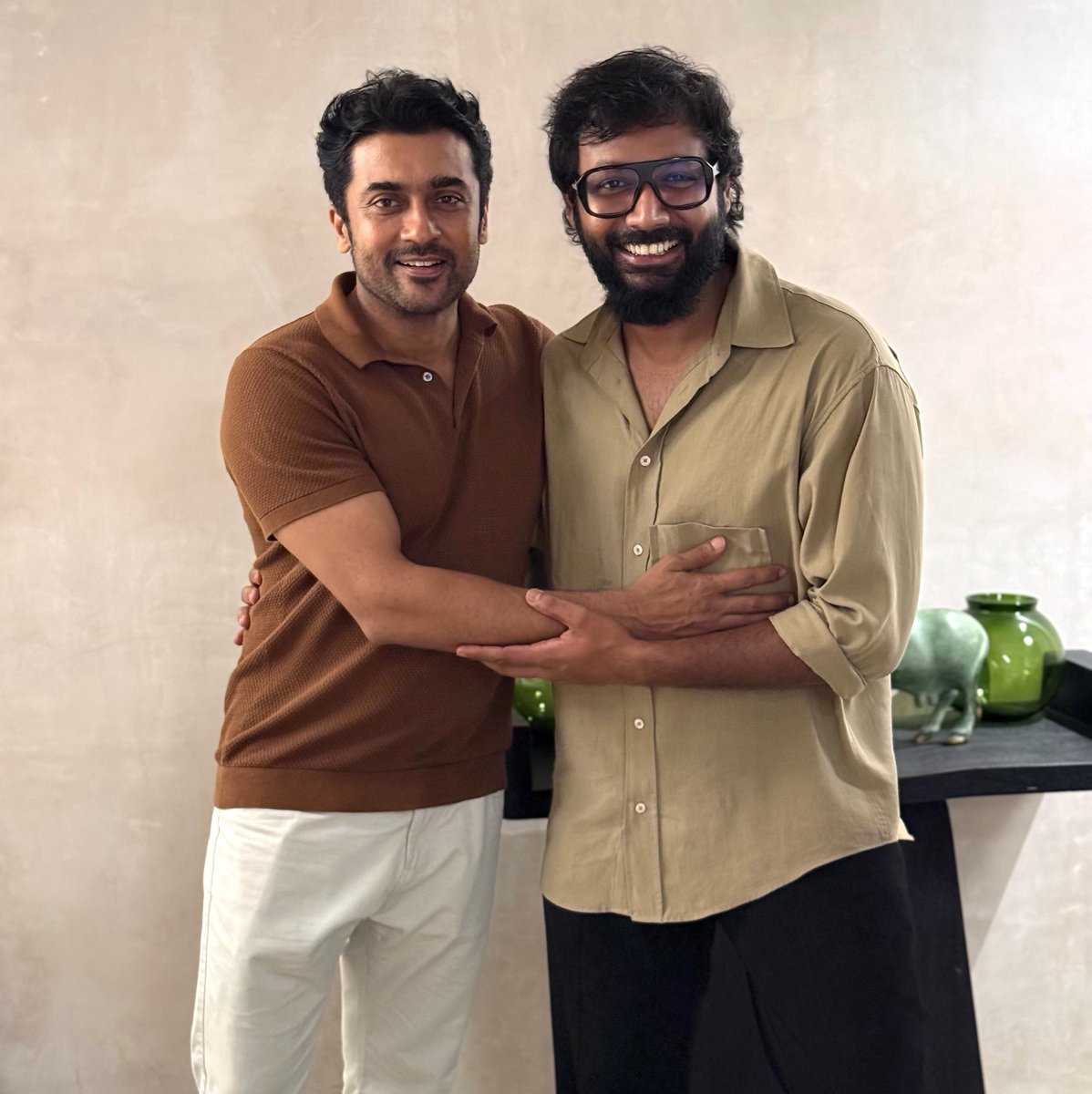 PraveenRaja_Off's tweet image. Happy Birthday @Suriya_offl sir. Wishing you more and more well deserved love.
Thank you so much for being everything you are to all of us. 🤗
Love you sir ❤️❤️