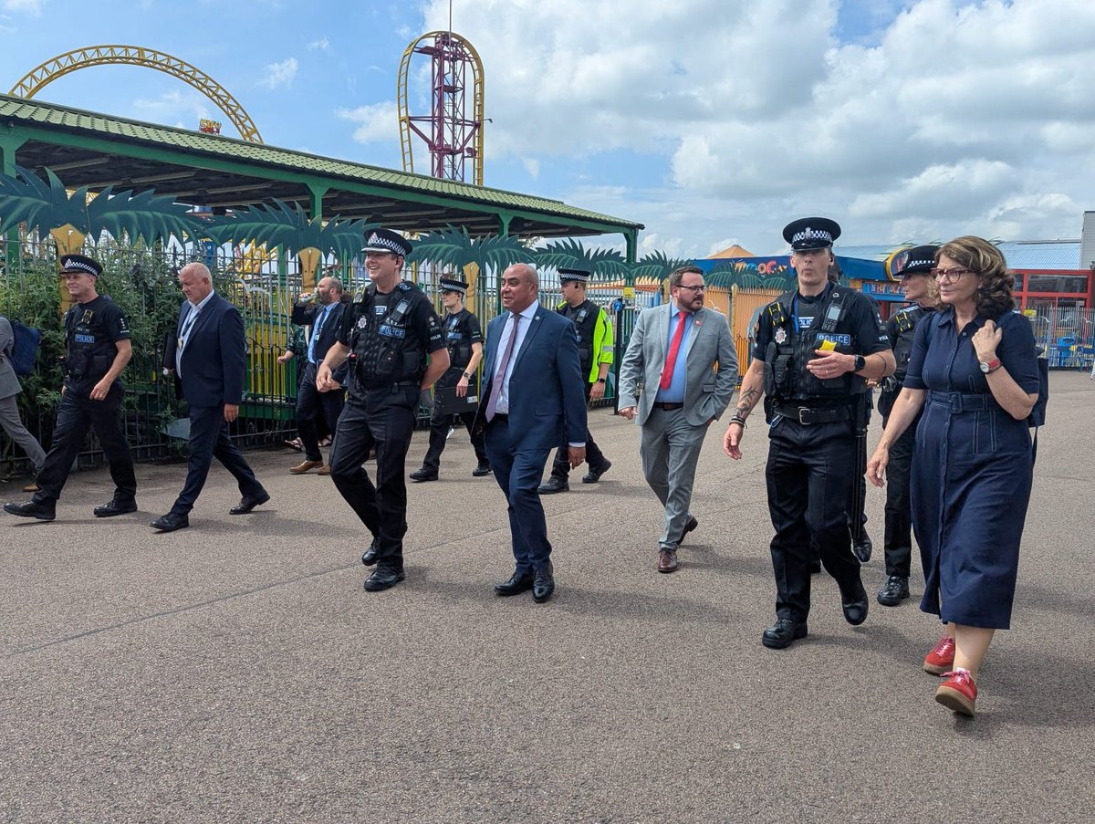 DavidBSampson's tweet image. 🚔 Great to welcome the Policing Minister @DianaJohnsonMP to Southend and Leigh with @BayoAlaba today!
We showed her around, spoke about the challenges we faced last year, as well as the positive work being done as part of the Summer Safer Streets Campaign! 🚔