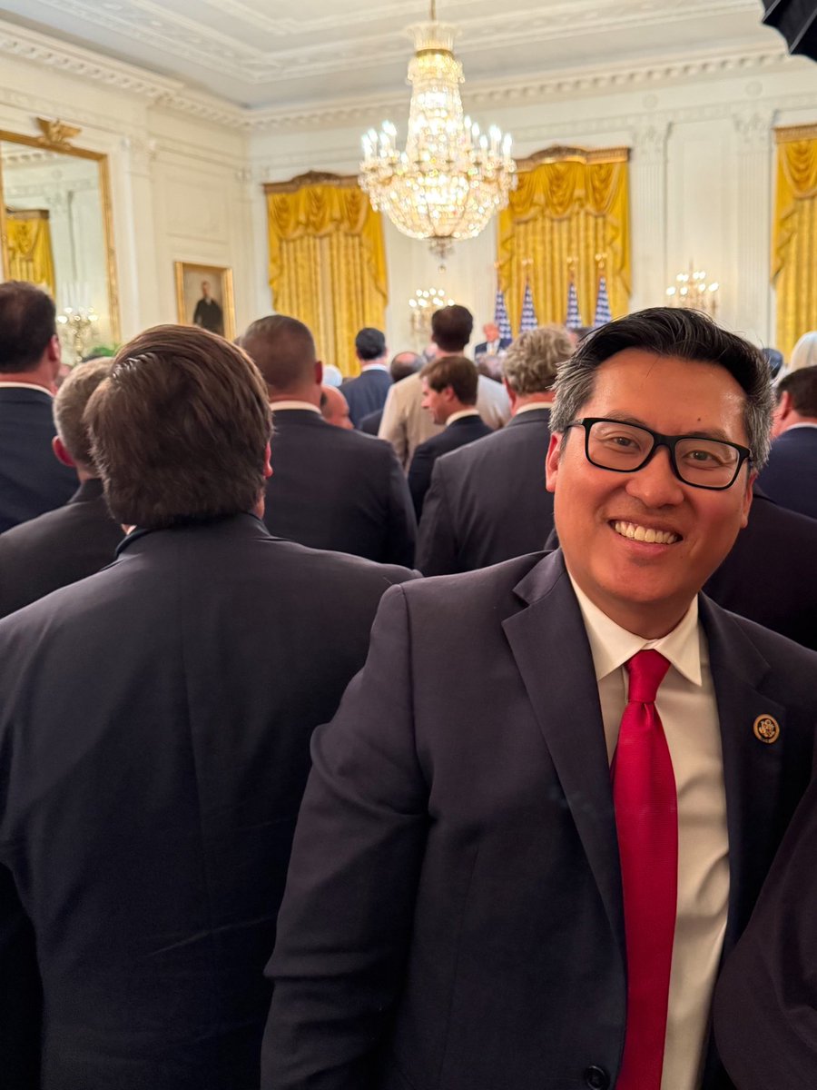 RepVinceFong's tweet image. It was an honor to join @POTUS and my colleagues in Congress at the White House last night to celebrate the One Big Beautiful Bill becoming law. Together, we’re delivering results that truly matter for families in the Central Valley and across the nation! 🇺🇸