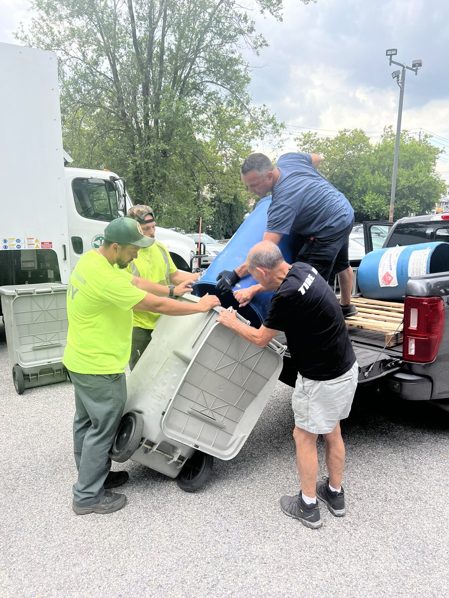 KristyMarmorato's tweet image. What a morning!
Our shredding event was a huge success โ thanks to everyone who stopped by to safely shred their documents! ๐
Big thank you to @NYCSanitation for partnering with us to make this possible! โป๏ธ
We love seeing our district come together for events like this!