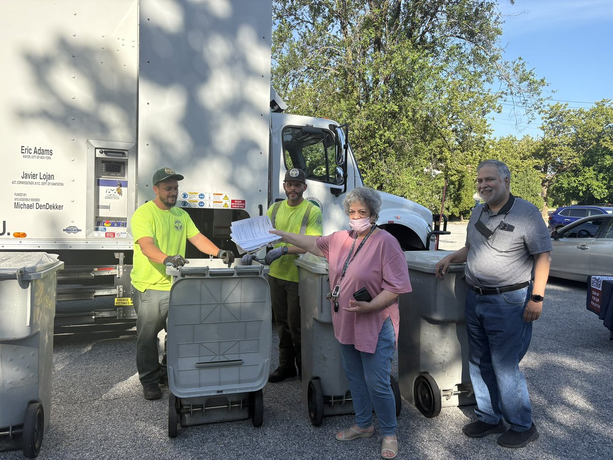 KristyMarmorato's tweet image. What a morning!
Our shredding event was a huge success โ thanks to everyone who stopped by to safely shred their documents! ๐
Big thank you to @NYCSanitation for partnering with us to make this possible! โป๏ธ
We love seeing our district come together for events like this!