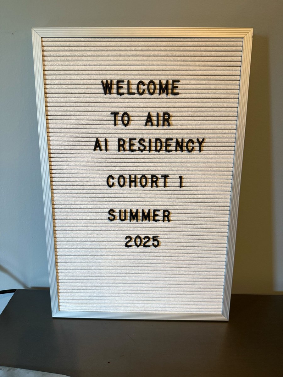 youngfonz's tweet image. Pulled up to @AIResidency in Brooklyn to meet with the @8LABHQ team. We talked product, monetization, ICP. Even the program founder stopped in.
AIR is a 10-week NYC program backed by @collabfund and partnered with @fictivekin. This energy is my element.
Might be time to build…