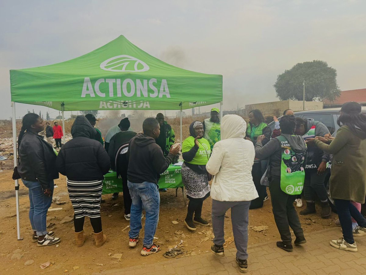 Funzi_Ngobeni's tweet image. Amidst the chaos in South Africa and the games played by politicians, today we joined hands with the people of Emfuleni in a powerful door-to-door campaign.
We engaged directly with residents, reminding them that @Action4SA is here ! Here to bring hope, to challenge the lies,…