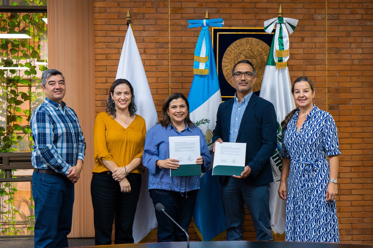 🌱Anacafé y AGREQUIMA se unen por una caficultura sostenible, competitiva y de calidad

Nos complace unir esfuerzos con AGREQUIMA,  a través de la firma de un convenio de cooperación que refuerza el compromiso con una caficultura más responsable, rentable y alineada al desarrollo