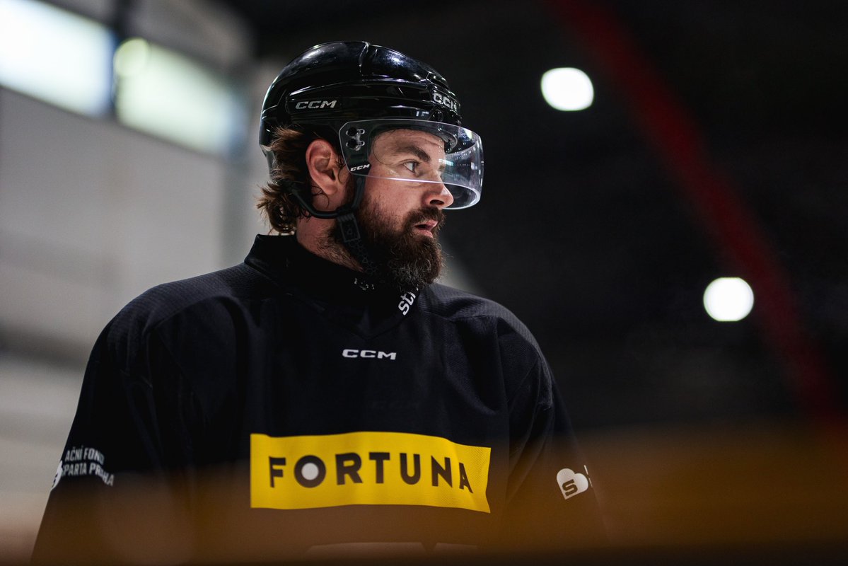 HCSpartaPraha's tweet image. 🎙️ V naší aplikaci HC Sparta+ si můžete pustit rozhovory s Romanem Horákem a Filipem Chlapíkem po prvním společném tréninku na ledě. 📲