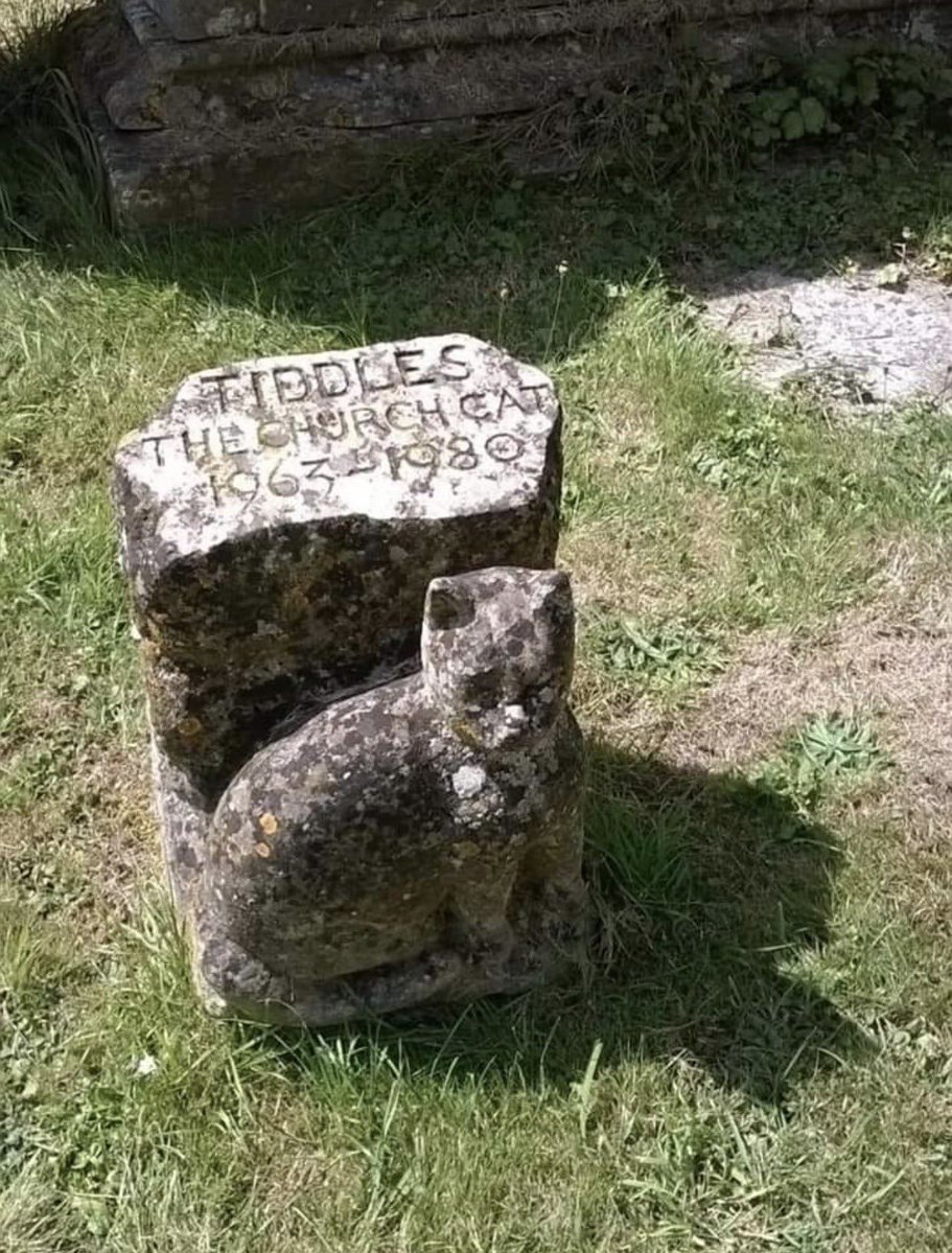 Thinkwert's tweet image. “A grave, wherever found, preaches a short and pithy sermon to the soul.”
—Nathaniel Hawthorne