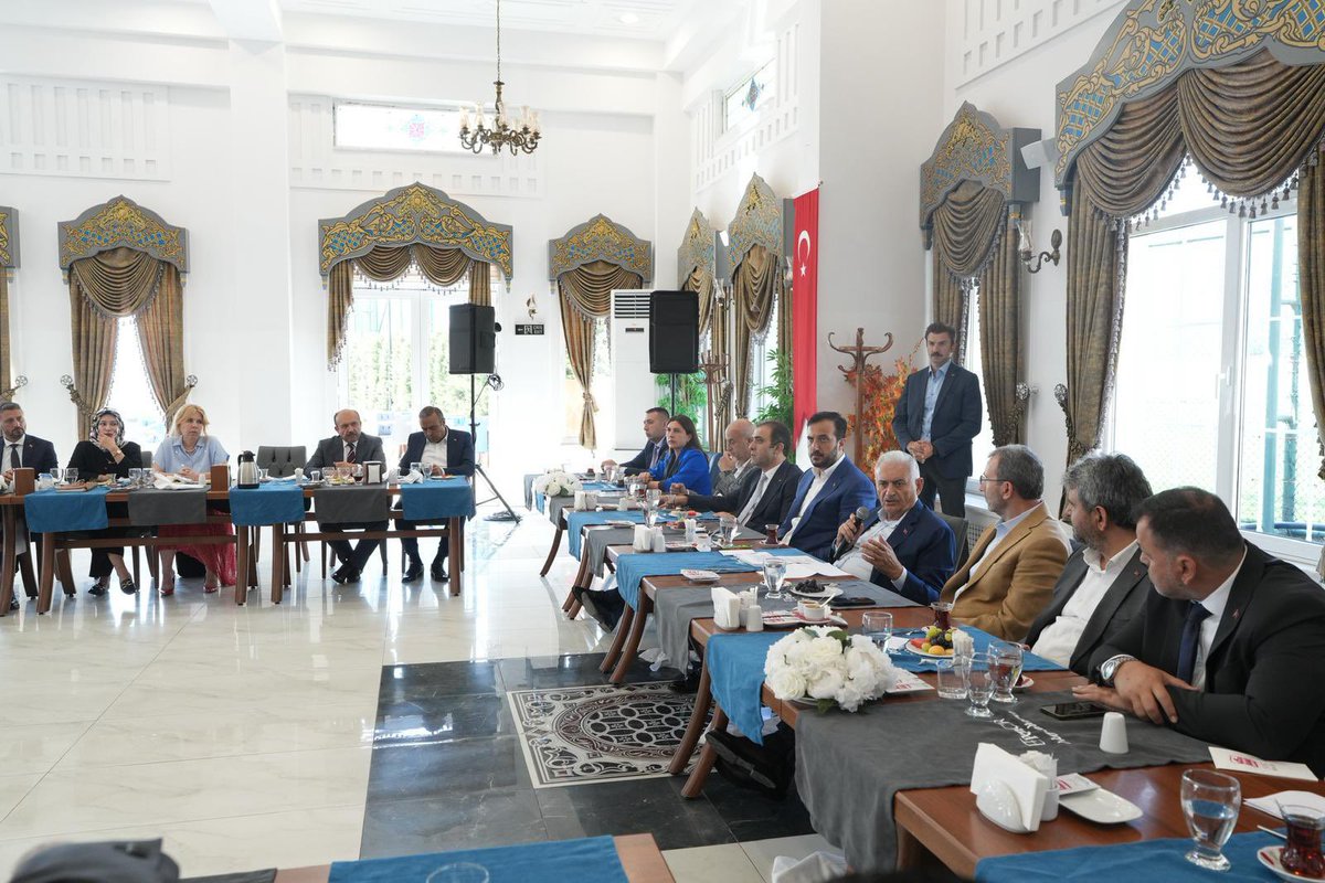 Türk Devletleri Teşkilatı Aksakallar Konsey Başkanı Sn.Binali Yıldırım (<a href="/BY/">Binali Yıldırım</a> ) ile Pendik Belediyemizin ev sahipliğinde, Ak Parti istanbul il Başkanımız <a href="/abdullahozdemir/">Abdullah Özdemir</a> katılımıyla İstanbul teşkilatları olarak tüm birim başkanlarımızla bir araya geldik.

DİLDE İŞTE FİKİRDE BİRLİK