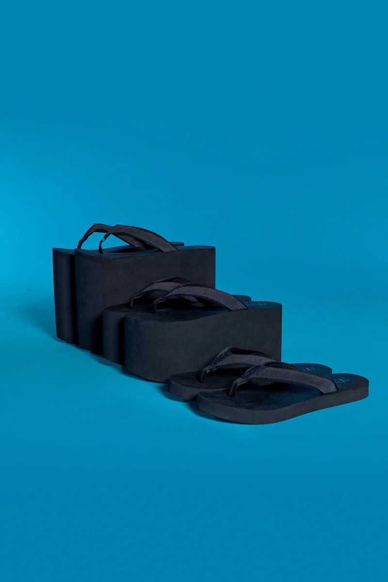 LegendaryLade's tweet image. ERL’s new flip flops featuring three different height levels: low, big, and huge! Thoughts!?💭
Is it the answer to The Row’s $865 expensive flip flop?